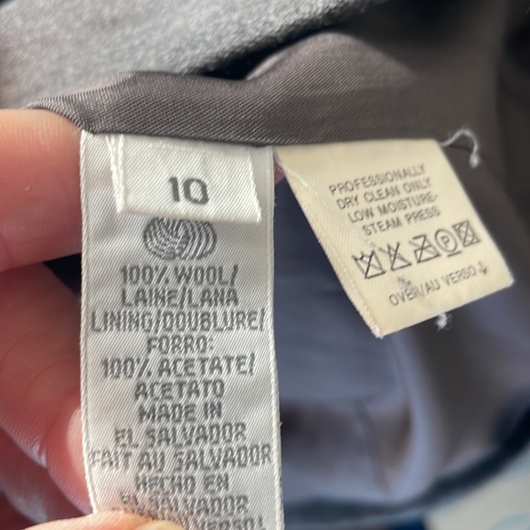 Liz Claiborne 3-button Blazer - Picture 10 of 10